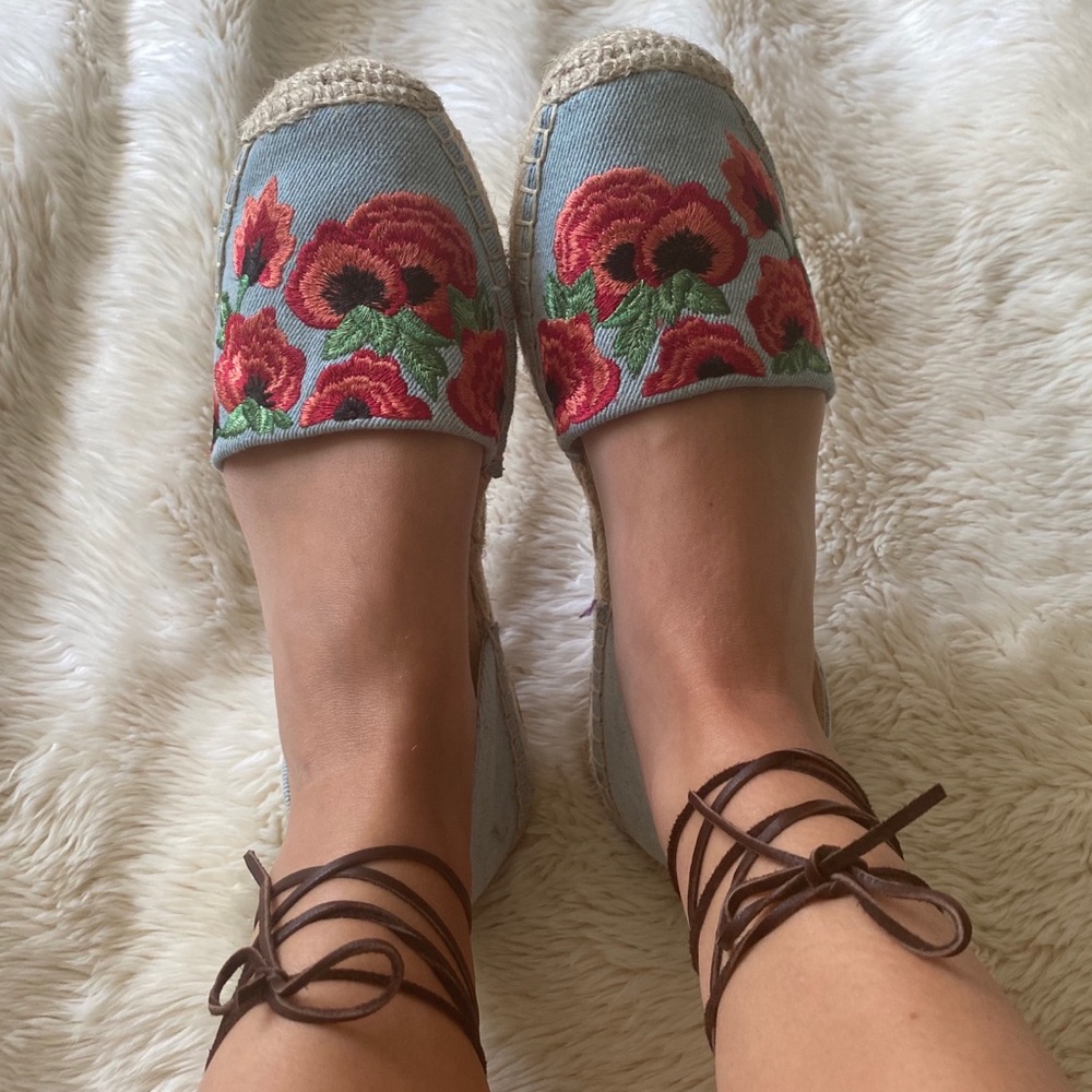 Embroidered Floral Lace Up Espadrilles